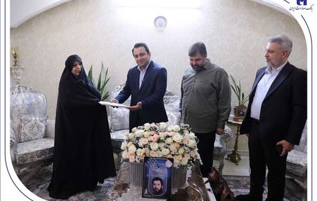 بانک صادرات ایران با تقدیم 96 شهید نماد ایستادگی در کنار مردم است / آغاز افتخارآمیز تدوین تاریخ شفاهی شهدای بانک صادرات ایران