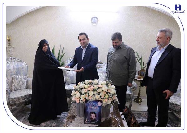 بانک صادرات ایران با تقدیم 96 شهید نماد ایستادگی در کنار مردم است / آغاز افتخارآمیز تدوین تاریخ شفاهی شهدای بانک صادرات ایران