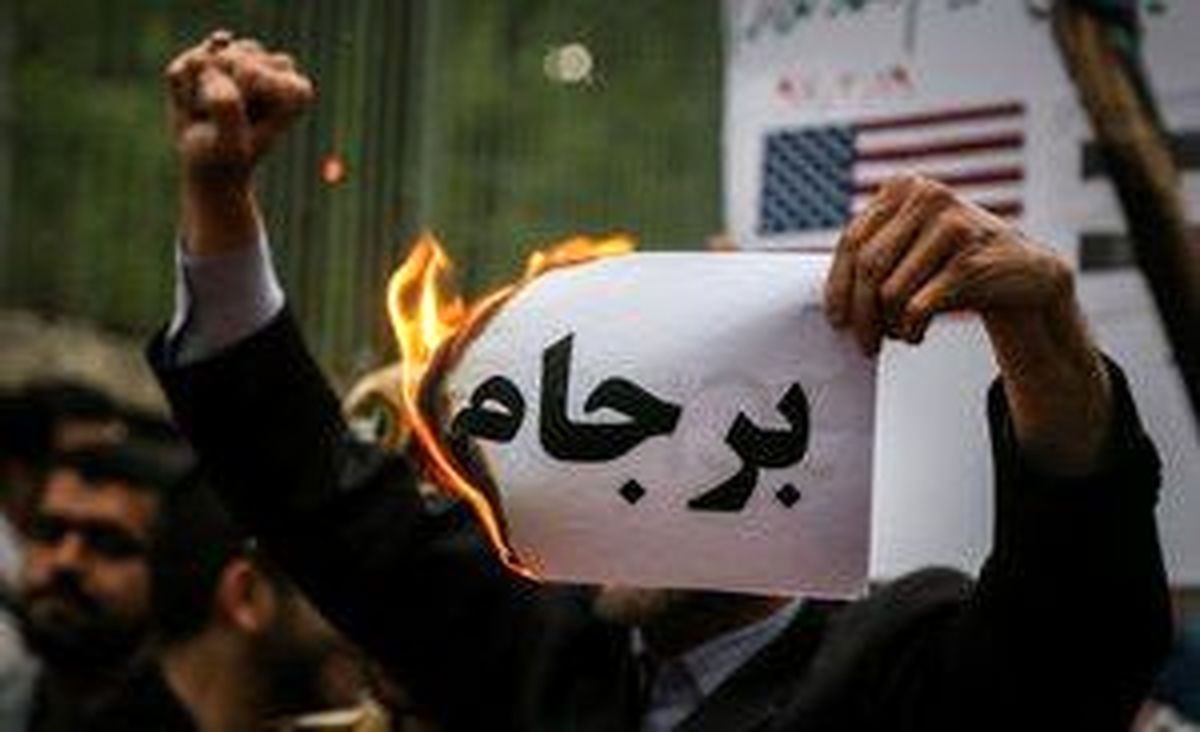 به مردم بگویید که غرب حاضر بود پای میز مذاکره بنشیند اما تندروها نگذاشتند