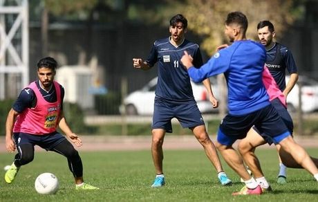 استقلال بازی با نساجی را شبیه سازی میکند