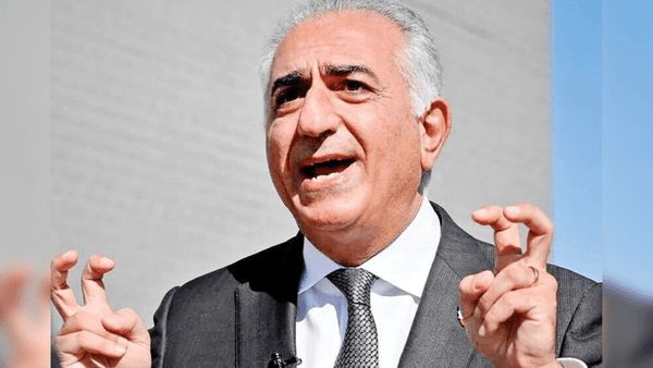 دهان کجی ربع پهلوی به طرفدارانش: من نگفتم بیایید خیابان / محمدرضا شاه: همه خانواده من خل هستند