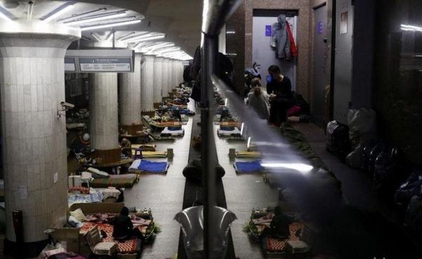 مترو شهر "خارکیف" اوکراین که به پناهگاه مردم تبدیل شده است./ رویترز