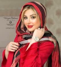 نیوشا ضیغمی در لباس قرمز لاکی