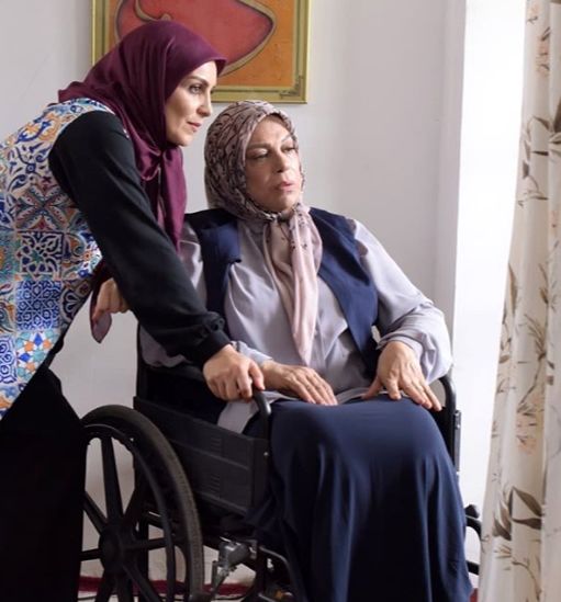 گوهر خیراندیش روی ویلچر در 65 سالگی + عکس