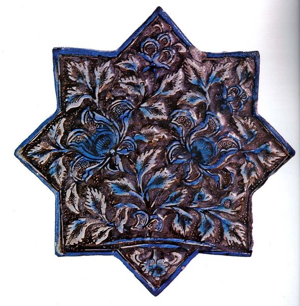 تصویری حیرت‌انگیز از یک کاشی هشت گوش مربوط به قرن هفتم هجری