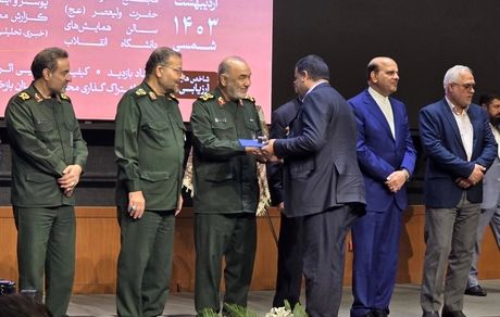 تقدیر فرمانده کل سپاه از مدیرعامل فولاد اکسین
