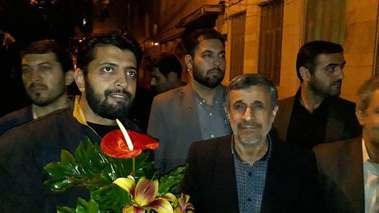 جشن تولد احمدینژاد در جمع هوادارانش +عکس