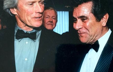 عکسی زیرخاکی از  بهروز وثوقی در کنار «کلینت ایستوود» در سان فرانسیسکو