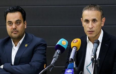 گل‌محمدی: بازیکنان به خاطر نداشتن لباس گرم از سرما روی نیمکت می‌لرزند
