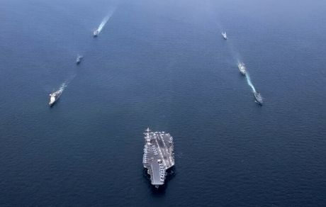 اعزام ناو هواپیمابر آمریکا به خاورمیانه؛ ترامپ در حال بررسی جوانب حمله به ایران است!