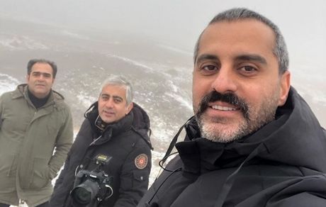 علیرام نورایی و آقای فیلمبردار در کوهستان برفی + عکس