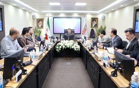 تاکید سمیعی نژاد بر تکمیل زنجیره تولید الکترود گرافیتی در کشور