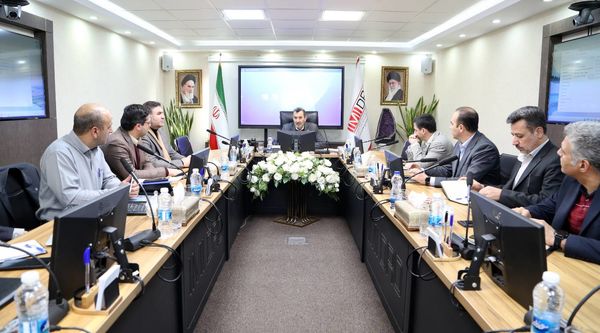 تاکید سمیعی نژاد بر تکمیل زنجیره تولید الکترود گرافیتی در کشور