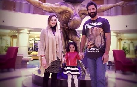 گردش منوچهر هادی و خانواده اش در پاساژ + عکس 