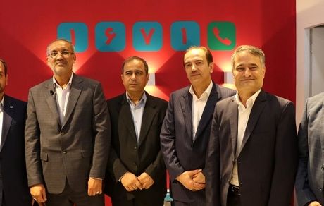 بازدید مدیران ارشد صنعت بیمه از غرفه بیمه دی در نمایشگاه الکامپ