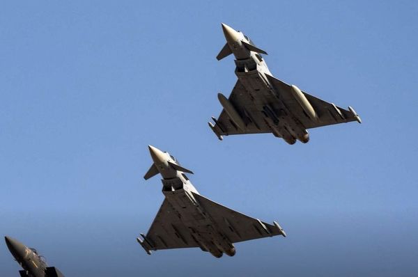 آبراهام لینکلن هر روز نزدیک‌تر می‌شود؛ جنگنده‌های اف۱۵ در اردن مستقر شدند / مایک هاکبی: حمله به ایران اجتناب‌ناپذیر است!