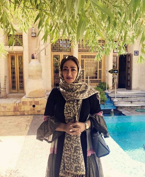 الهام حمیدی در باغ رستوران + عکس