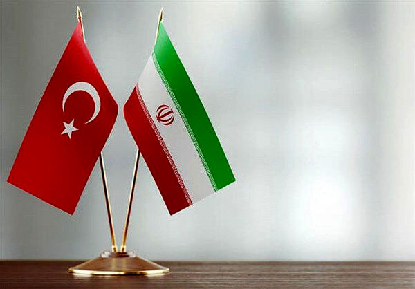 آنکارا می خواهد در صورت بروز ناآرامی یا جنگ در ایران، تا «جای ممکن» مهاجران و پناهجویان را در «داخل خاک ایران» نگه دارد