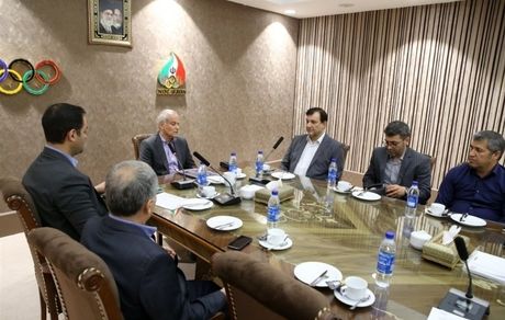 نشست سرپرست کاروان اعزامی به المپیک با مسئولان فدراسیون وزنه‌برداری 