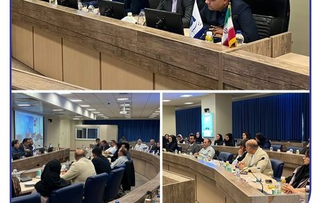 در نشست معاون بازاریابی و شبکه فروش با نمایندگان بیمه سرمد در آذربایجان شرقی؛/ تأکید بر نقش آموزش نمایندگان در توسعه و ارتقاء شبکه فروش بیمه سرمد