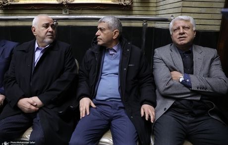 ظریف در مسجد نور تهران، مجلس ترحیم مادر محمد شریعتمداری، بعد از شایعه بازداشت