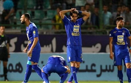 انتقاد فنونی زاده از گل های مفت دروازه بان استقلال 