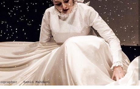 عکس خانم بازیگر با لباس عروس 