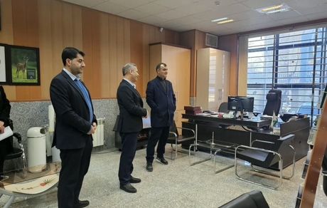 مدیرعامل بیمه البرز در بازدید سرزده از شعبه شهرکرد: رضایت مشتریان مؤثرترین تبلیغ است