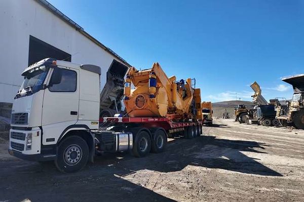 پیوستن ۵ دامپتراک ۱۳۶ تنی بلاز به ناوگان معدنی سونگون