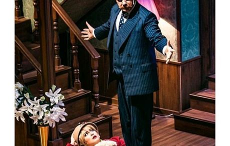 حرکت عجیب احسان کرمی روی صحنه تئاتر + عکس