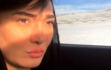 مینا وحید در ماشینش + عکس