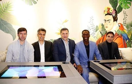 عادل فردوسی پور با جمعی از فوتبالیست های مشهور + عکس