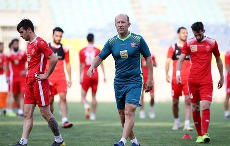 فردا کالدرون در جمع خبرنگاران حاضر می شود 