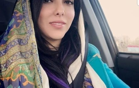 سلفی پشت فرمان خانم بازیگر + عکس