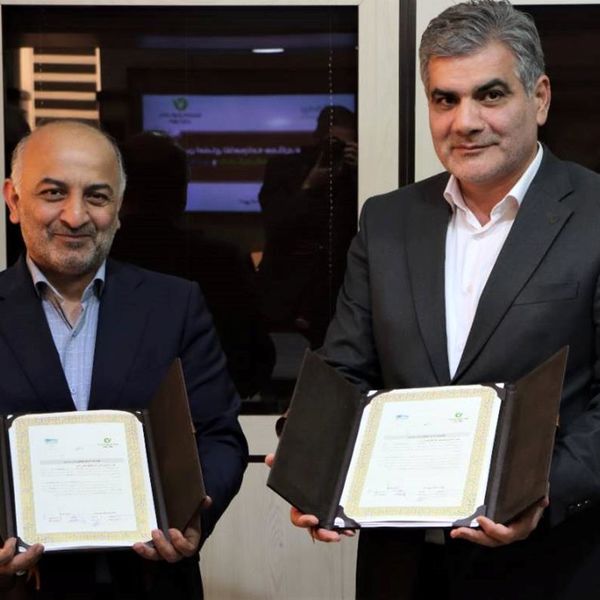 با حضور مدیران عامل دو مجموعه: بانک قرض‌الحسنه مهر ایران و بیمه دی تفاهم‌نامه همکاری امضا کردند