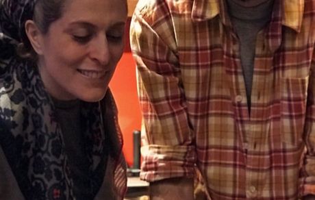 خانم بازیگر در کافه دوستش + عکس