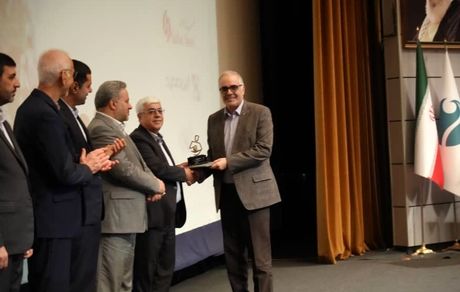 ایمپاسکو تندیس سمپوزیوم فولاد ۱۴۰۴ دریافت کرد