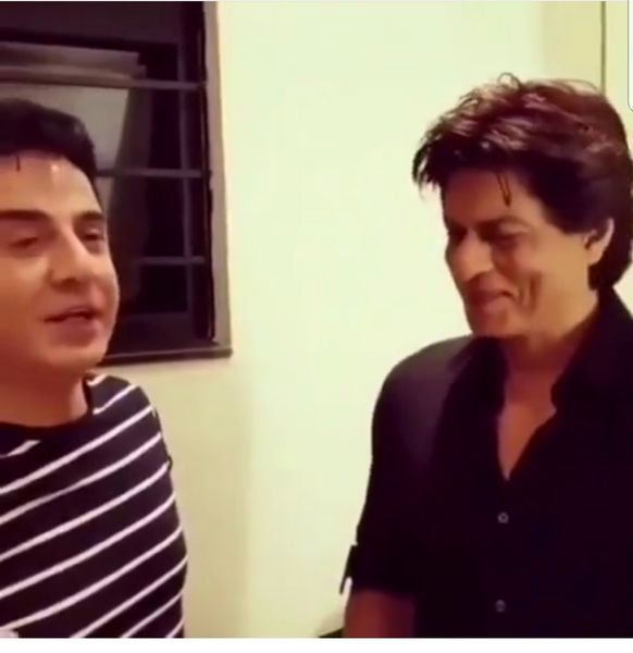 دیدار رسمی شاهرخ خان و عمو پورنگ