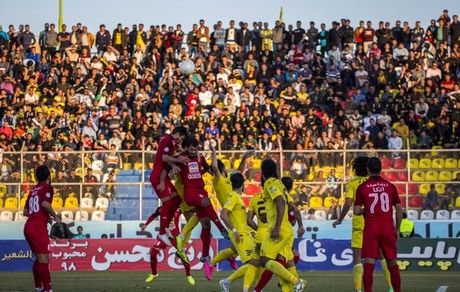 لغو دیدار تیم‌های شهرداری ماهشهر و پرسپولیس صحت ندارد 