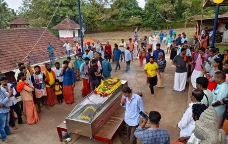 تشییع و خاکسپاری باشکوه یک تمساح در هند