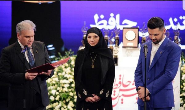 فروتنی همسر و پسر علی معلم در جشن حافظ + عکس