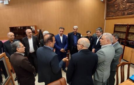 در جریان سفر مدیرعامل بیمه ایران؛ بازدید از شعبه تخصصی خسارت اتومبیل شهید مدنی تبریز