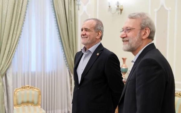 پزشکیان: به آقای لاریجانی توصیه کردم که در اسرع وقت محدودیت اینترنت برطرف شود