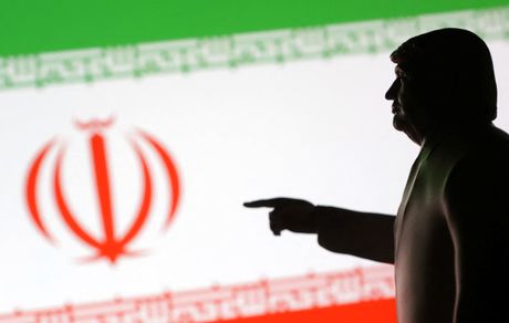 ترامپ: در یک ثانیه ایران را محو می‌کنیم / عراقچی: بمب راه حل نیست!