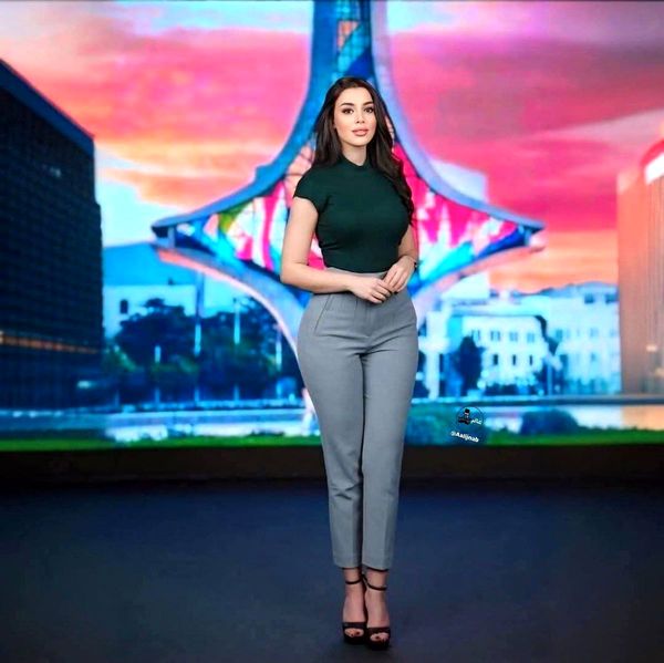 گوینده خبر تلویزیون سوریه با پوششی عجیب ظاهر شد