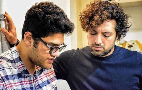 اشکان خطیبی در کنار یک هنرمند اوتیسمی + عکس