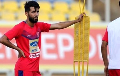 بازیکن پرسپولیس تا فردا به ایران برمی‌گردد