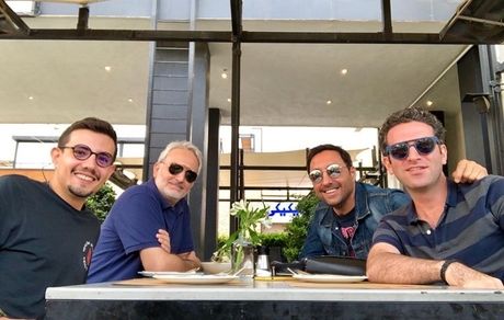 فوق لیسانسه ها در رستوران + عکس