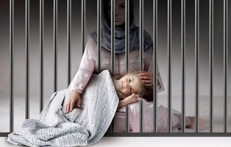 هدیه روز مادر از سوی بانک مسکن؛ سه بانوی زندانی جرایم غیرعمد از بند رها شدند