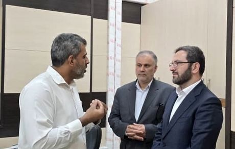 بازدید سرزده مدیرعامل بانک کشاورزی از شعبه جاسک / تأکید متقی‌نیا بر تسریع خدمت‌رسانی به مردم